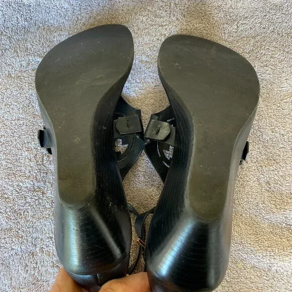 Tory Burch Black Leather Wedge Sandals – Size 8M - Picture 4 of 6